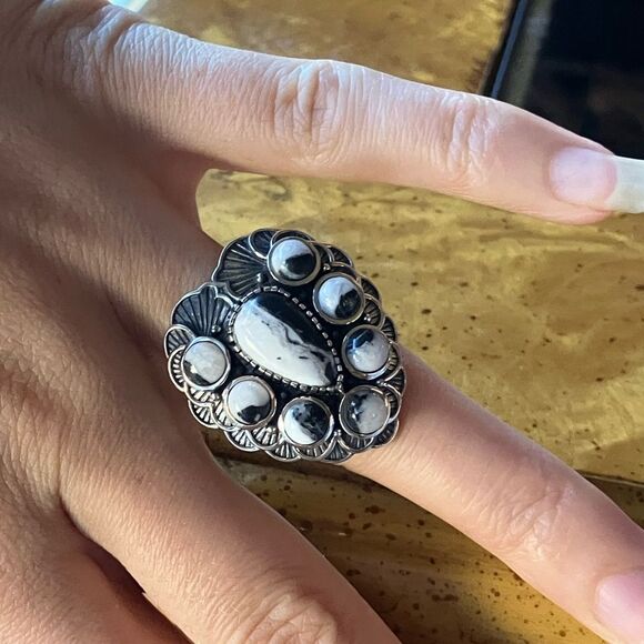 White Buffalo Sterling Silver Cocktail Ring Size 7 - Picture 4 of 9